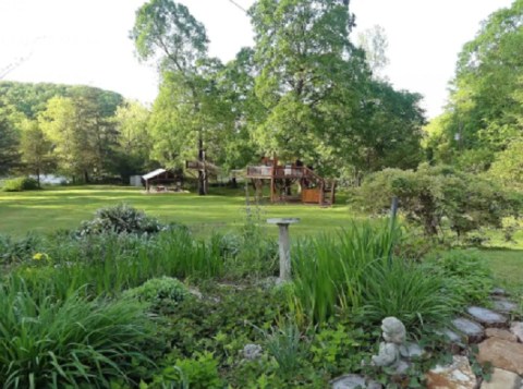 Stay Overnight At This Spectacularly Unconventional Treehouse In Missouri