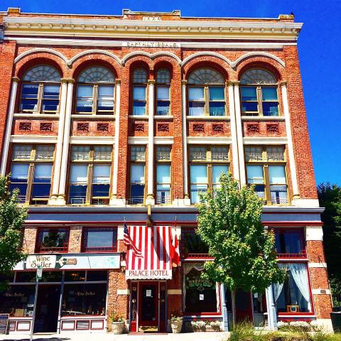 Stay Overnight In A 131-Year-Old Hotel That's Said To Be Haunted At The Palace Hotel In Washington