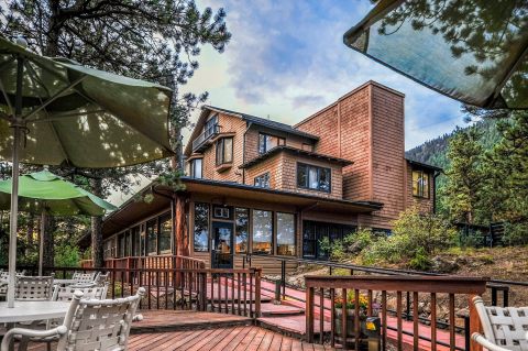 Estes Park Is An Inexpensive Road Trip Destination In Colorado That's Affordable