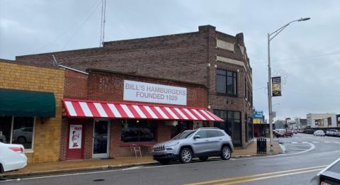 Satisfy Your Inner Carnivore With A Visit To This Timeless Mississippi Burger Joint