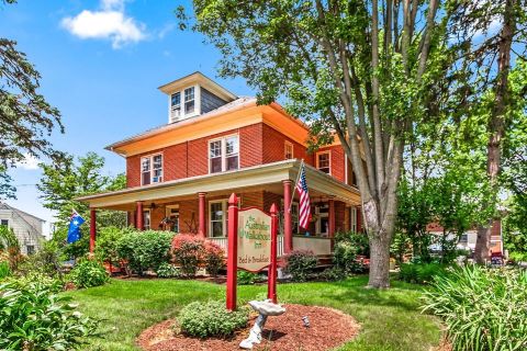 Feel As Though You've Journeyed Down Under At The Australian Walkabout Inn In Pennsylvania