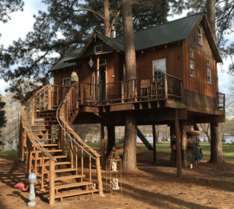 Stay Overnight At This Spectacularly Unconventional Treehouse In Louisiana