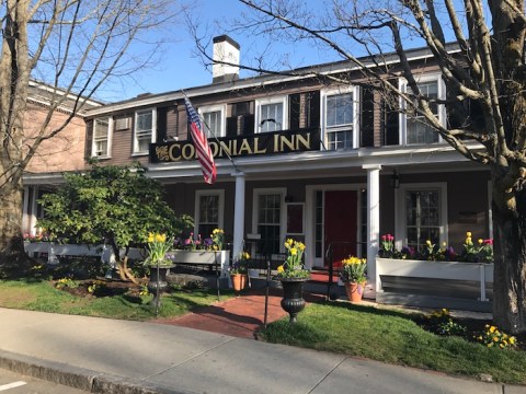 Stay Overnight In A 304-Year-Old Hotel That's Said To Be Haunted In Massachusetts