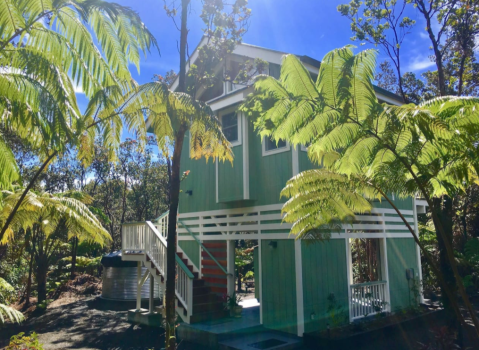 Stay Overnight At This Spectacularly Romantic Treehouse In Hawaii