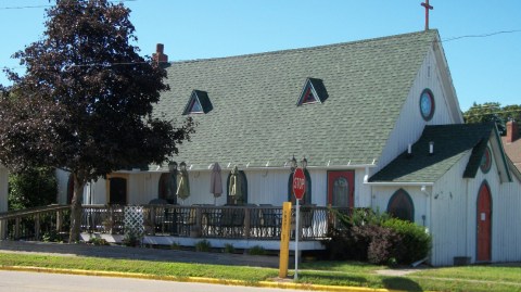 This Old Church In Illinois Is Now One Of The Most Beautiful Restaurants In The World