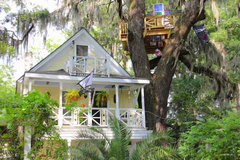 This Magical Airbnb Rental In Georgia Features Sky Views & An Open-Air Treehouse