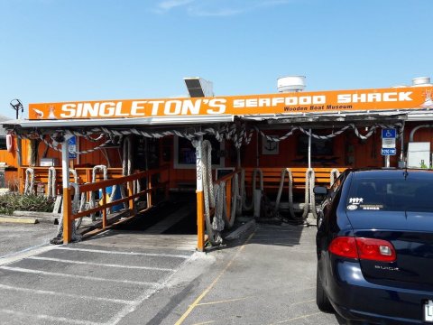 Singleton’s Seafood Shack In Florida Is A Dockside Gem Serving Ocean-Fresh Seafood