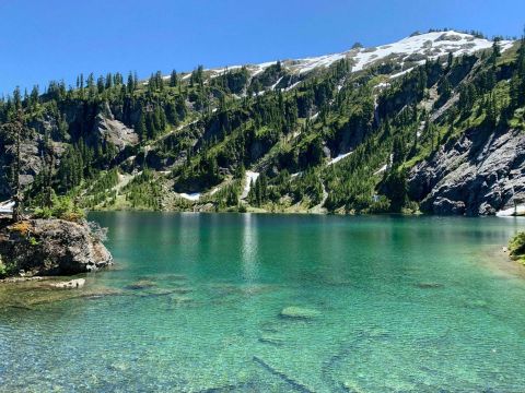 Explore Two Breathtaking Backcountry Lakes On This Exhilarating Washington Hike