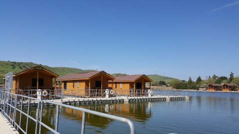 These Floating Cabins In Southern California Are An Idyllic And Relaxing Place To Stay Overnight