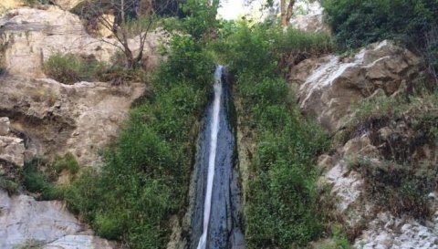 The 1.1-Mile Hike To Lewis Falls In Southern California Is Short And Sweet