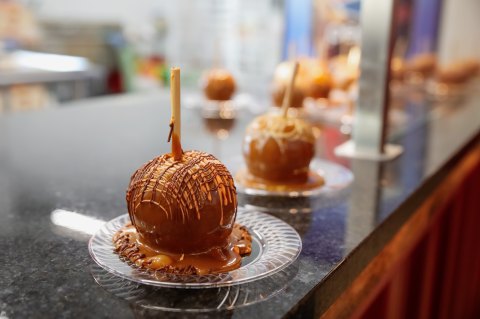 The Caramel Apples From Fun Farm Pumpkin Patch In Missouri Belong On Your Fall Bucket List