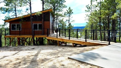 Staying In This Wyoming Treehouse Is An Autumn Adventure You Won't Forget