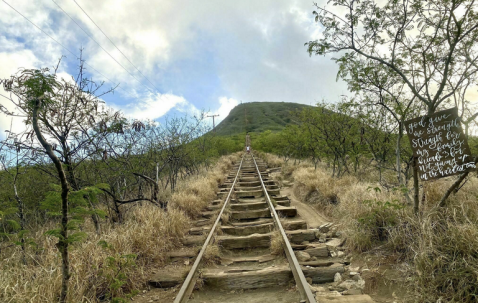 The Koko Crater Trail Is A Challenging Hike In Hawaii That Will Make Your Stomach Drop