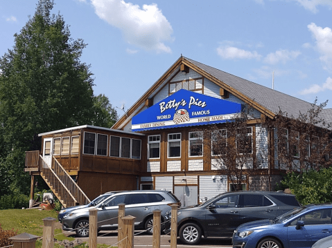 Every Minnesotan Needs To Visit Betty's Pies, An Iconic North Shore Pie Restaurant, At Least Once