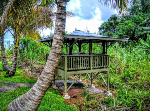 Experience Tiny Living With An Overnight Stay At This Riverside Retreat In Hawaii