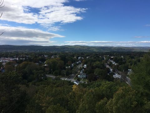 Rocky Mountain Poets Seat Trail Is A Low-Key Massachusetts Hike That Has An Amazing Payoff