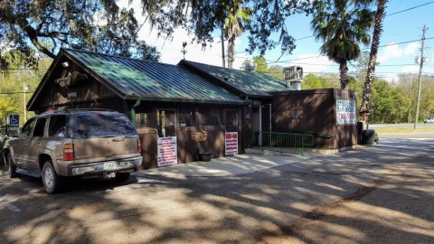 Deep South Family Bar-B-Que In Florida Serves Up Huge Portions With A Laidback Vibe