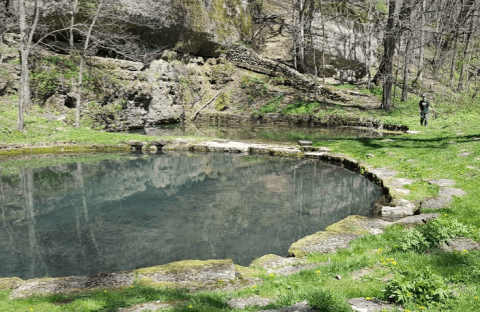 The Richmond Spring Trail Might Be One Of The Most Beautiful Short-And-Sweet Hikes To Take In Iowa