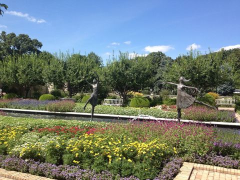 The Ewing and Muriel Kauffman Memorial Garden Is A Fascinating Spot in Missouri That's Straight Out Of A Fairy Tale