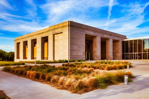 Explore 15,000 Years Of History At The Museum Of Mississippi History  