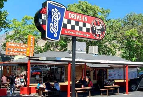 Peach City In Utah Has Been Serving Up Tasty Burgers And Shakes Since 1937