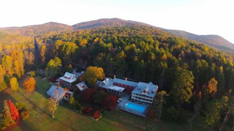 The Hidden Restaurant In Georgia That's Surrounded By The Most Breathtaking Fall Colors