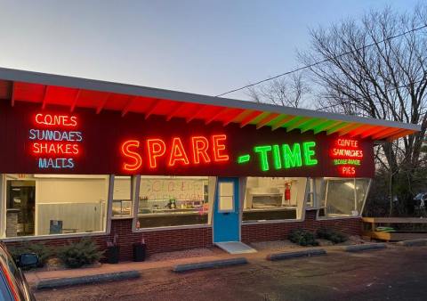 Once Voted The Best Diner In Kentucky, Spare-Time Is Back As The Scrumptious Lou Lou's Cafe