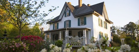 Stay Overnight In A 171-Year-Old Hotel That's Said To Be Haunted At Charles City In Virginia