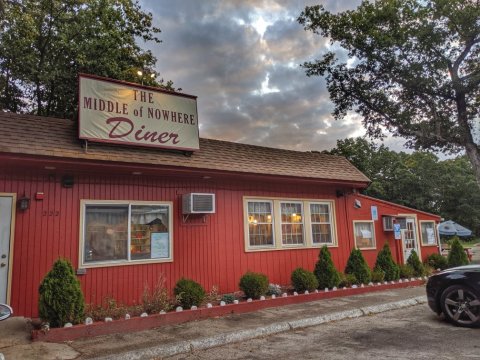 Middle Of Nowhere Diner In Rhode Island Is Always Worth The Drive