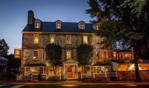 Virginia's Oldest Tavern In Middleburg Is A Haunted Gem Worth Seeking Out