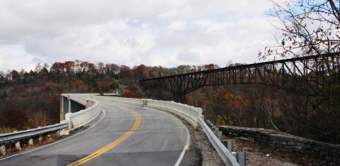 This Unique 'S' Bridge In Kentucky Is The Only One Of Its Kind In The U.S.