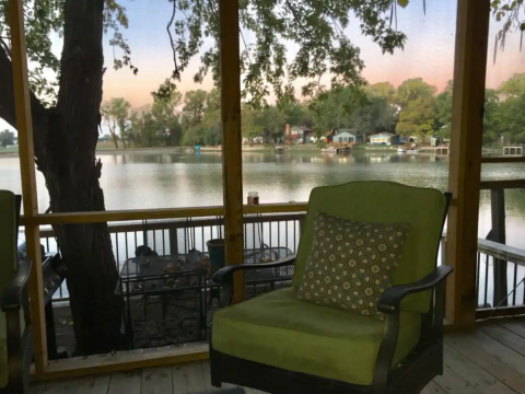 Get Away For The Night And Enjoy Lakeside Cabin Views You Won't Want To Give Up For Anything In Kansas