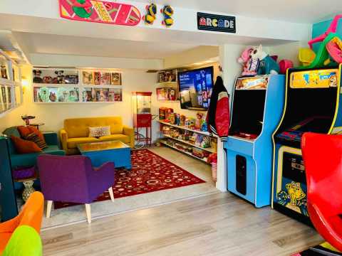 This Radical 1980s Themed Airbnb In Washington Is A Blast From The Past