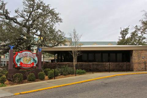 Stuff Your Face With All Your Under-The-Sea Favorites At Beach Boulevard Steamer In Mississippi    