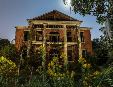 Arlington, An Incredible Antebellum Landmark In Mississippi, Is Slowly Fading Away