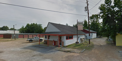 You'll Need Both Hands To Eat The Absolutely Massive Steak Sandwiches From Knight’s Drive-In In Mississippi