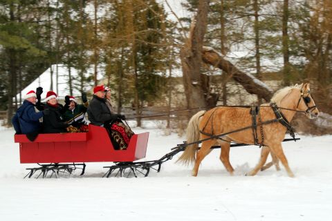 This 30-Minute Wisconsin Sleigh Ride Takes You Through A Winter Wonderland