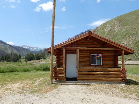 Stay In This Cozy Little Creekside Cabin In Wyoming For Less Than $100 Per Night