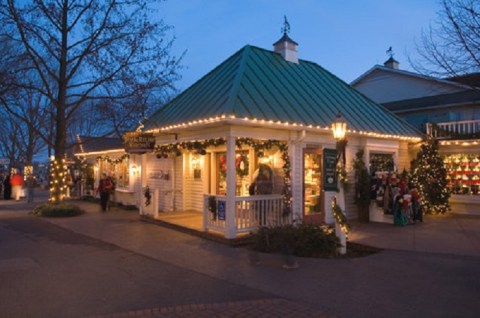 Meet Santa & Mrs. Claus On This Festive Family Tasting Tour In Pennsylvania