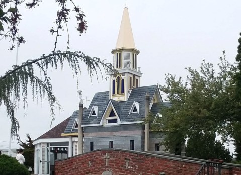 Chapel By The Sea Is A Pretty Place Of Worship In Rhode Island