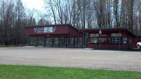 Ward’s Drive-In Is A Tiny, Old-School Drive-In That Might Be One Of The Best-Kept Secrets In New York