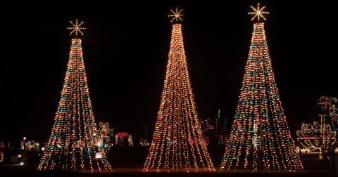 Drive Through 50 Acres Dotted With One Million Lights At Holiday Lights On The Lake Near Pittsburgh