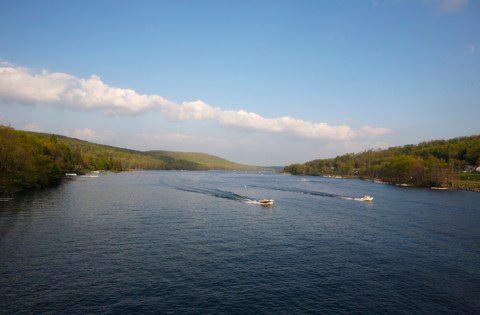 You'll Have A Front Row View Of Maryland's Deep Creek Lake At These Cozy Cabins