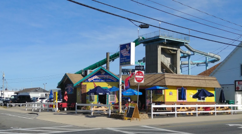 This Old-School New Hampshire Restaurant Serves Chicken Dinners To Die For