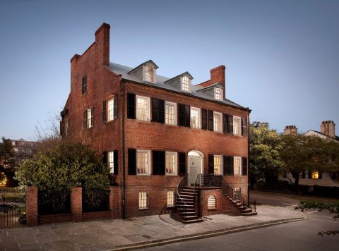 The Holiday Candlelight Tour At Davenport House Museum In Georgia Feels Like A Scene From A Christmas Movie