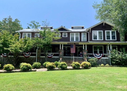 Book A Fall Getaway At The Mentone Inn, A Charming Bed And Breakfast In Alabama