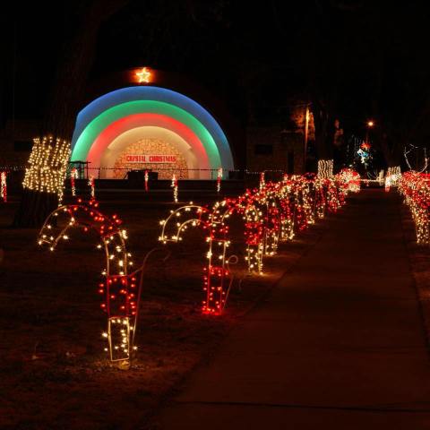 Experience The Joys Of Christmas With Over 2 Million Lights And Festive Train Rides At Crystal Christmas In Oklahoma