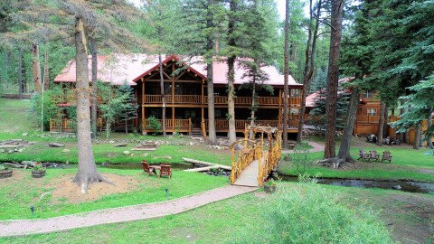 This Mountain Cabin In Arizona Is A Quiet Getaway All Four Seasons Of The Year