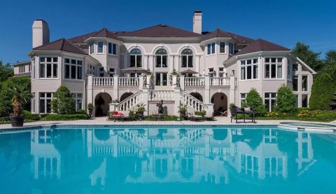 Live Like Royalty With A Stay At The Most Luxurious Rental Home In Kentucky