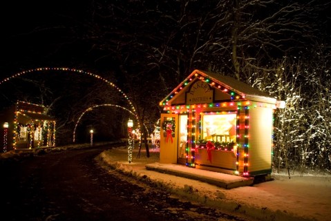 Country Christmas At The Ingleside Hotel In Wisconsin Will Make You Feel Like You're In The North Pole